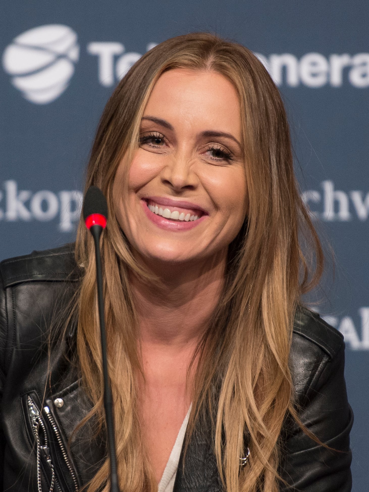 Anouk reference image