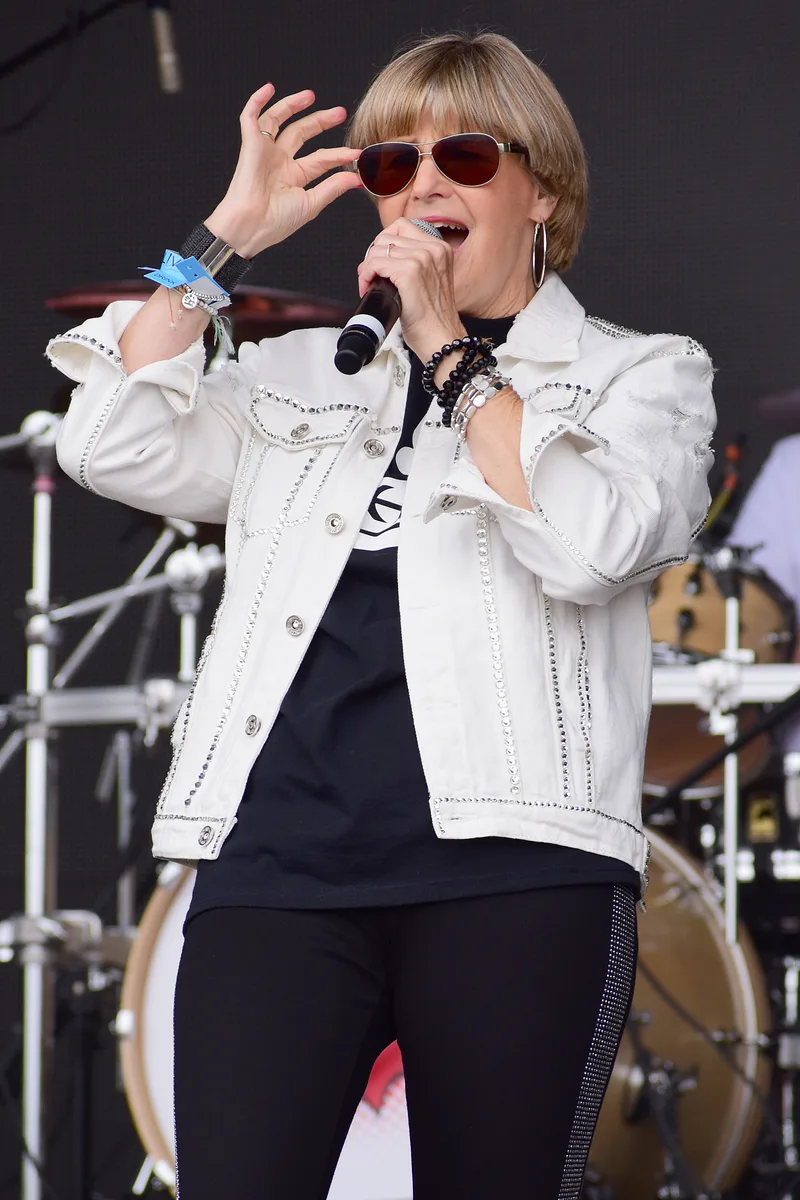 Hazell Dean