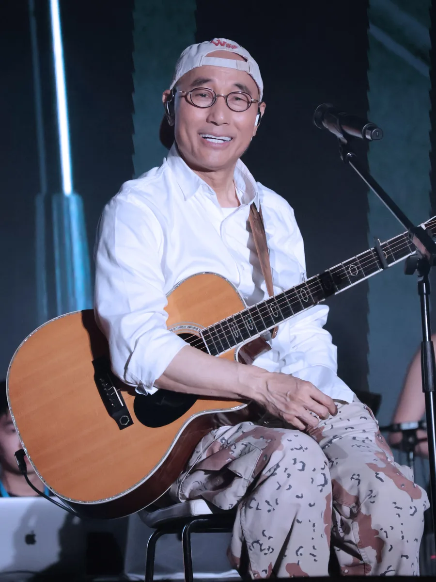 Lowell Lo