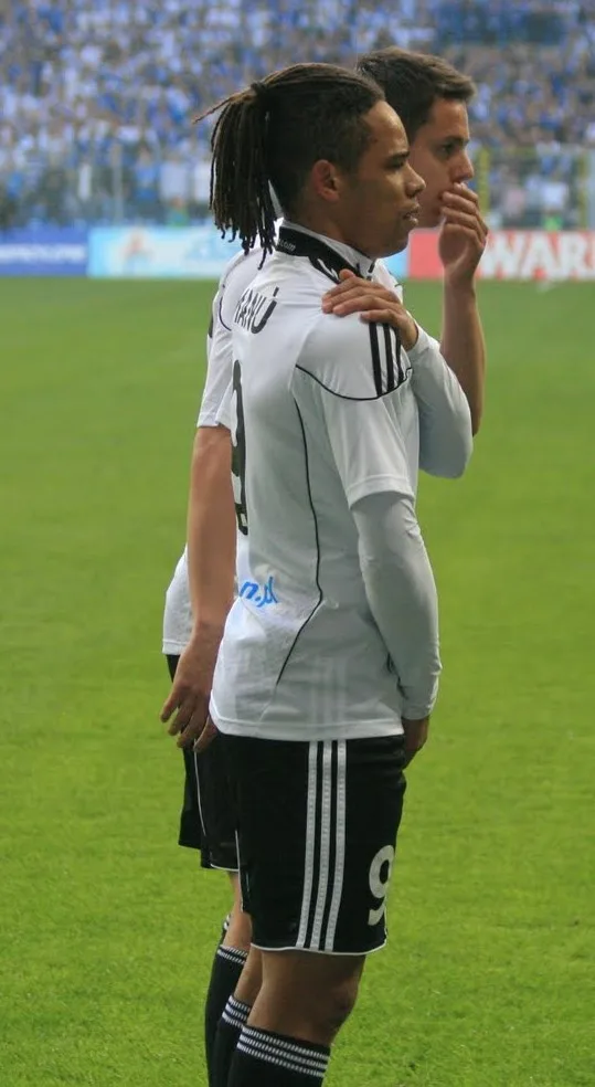 Manú