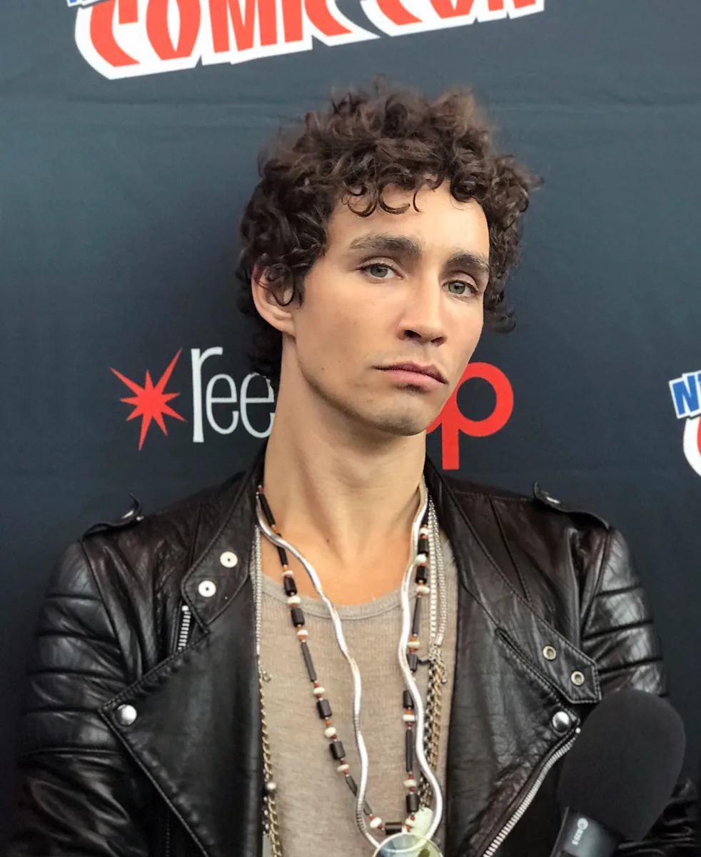 Robert Sheehan
