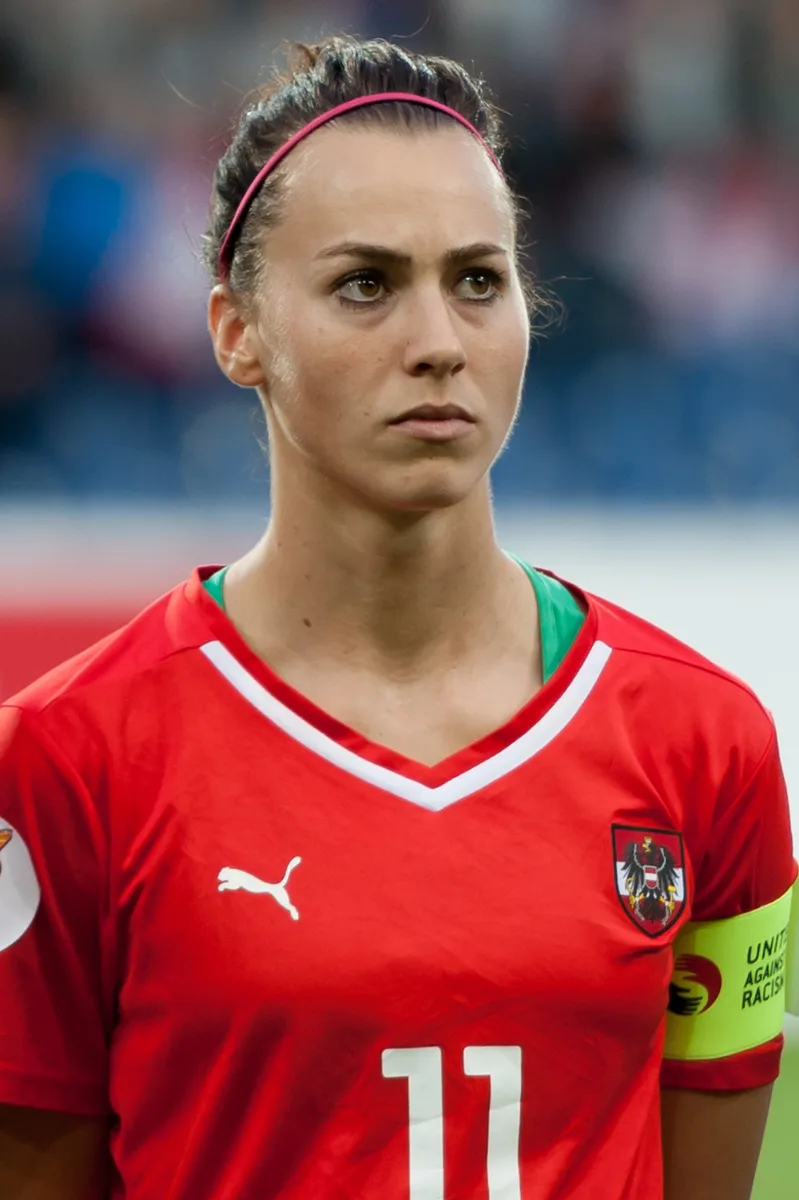 Viktoria Schnaderbeck