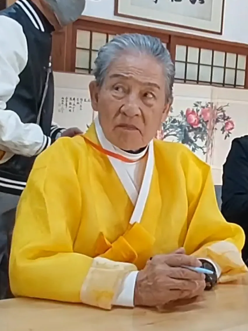 Yi Seok